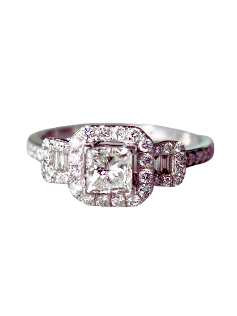 Anillo Solitario Diamante Princess y Diamantes laterales en Oro Blanco 18k 1