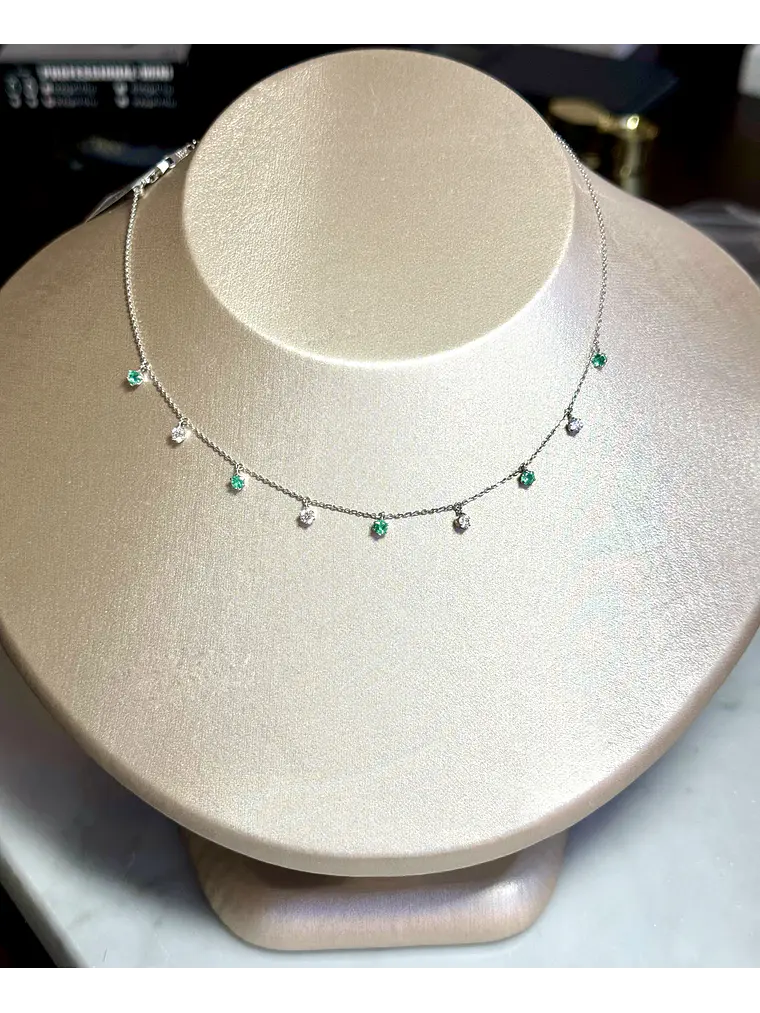 Collar Esmeraldas y Diamantes Colgantes Mediano Oro Blanco 18K 3