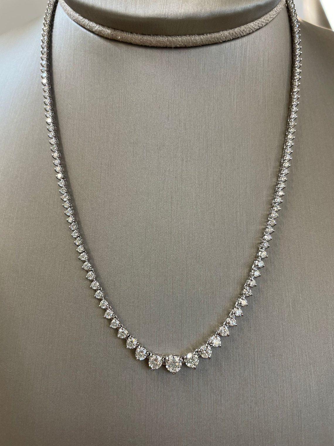 Exclusivo Collar de Lujo de Diamantes 5.05 Ct en Oro Blanco 18K 5