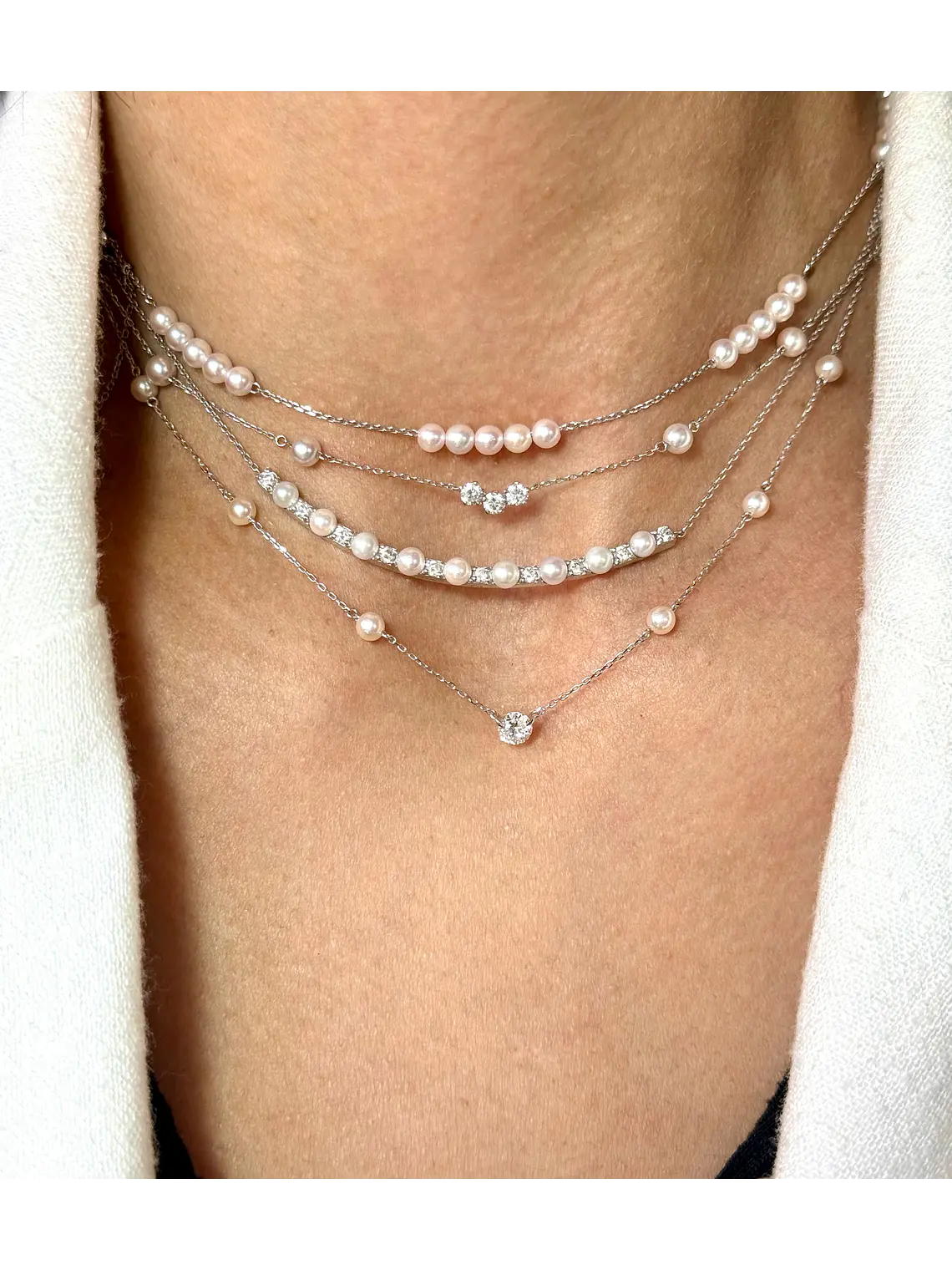 Collar Perlas Cultivadas y 3 Diamantes Oro Blanco 18K 2