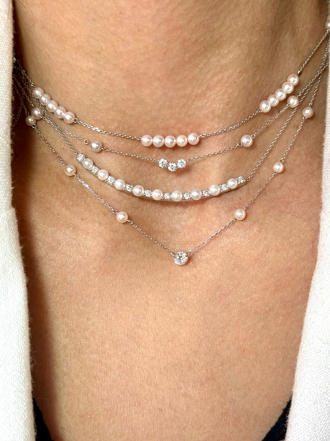 Collar Perlas Cultivadas y 3 Diamantes Oro Blanco 18K 2