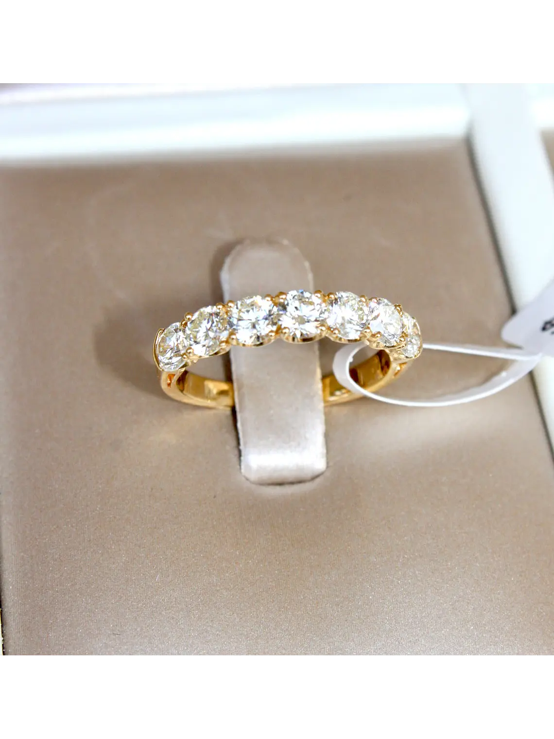 Magnífico Anillo  de Compromiso Cintillo Diamantes Oro Amarillo 18K 5