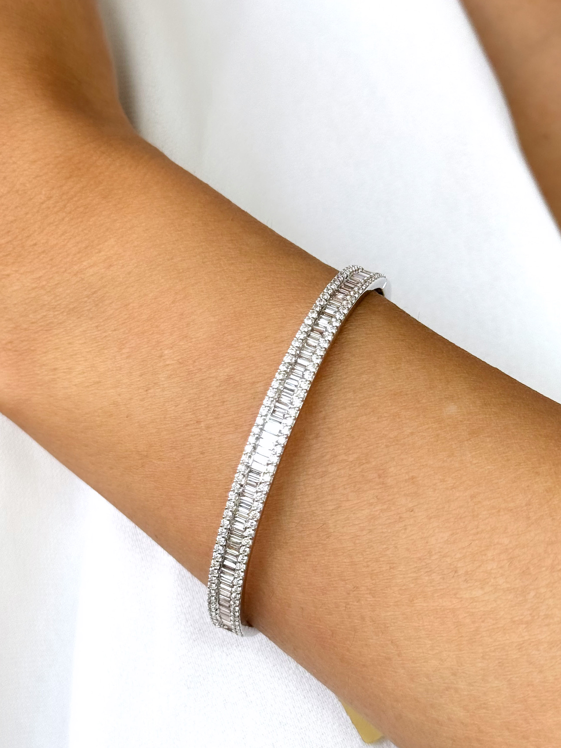 Preciosa Esclava Triple Diamantes en Oro Blanco 18K 3