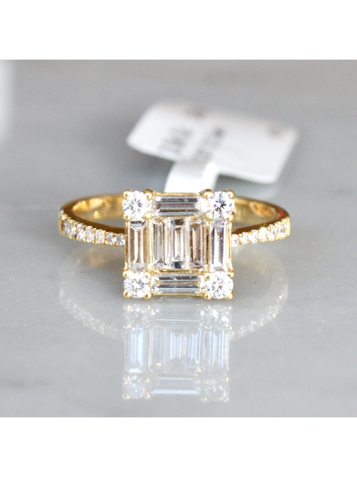 Gran Anillo Solitario Diamantes Baguette Oro Amarillo 18K 1