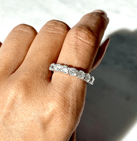 Gran Anillo Cintillo 7 Diamantes en Oro Blanco 18K