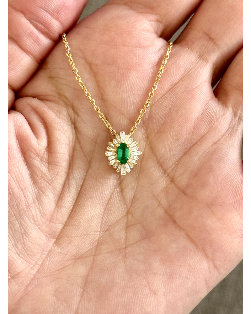 Collar Esmeralda y Brillantes en Oro Amarillo 18K