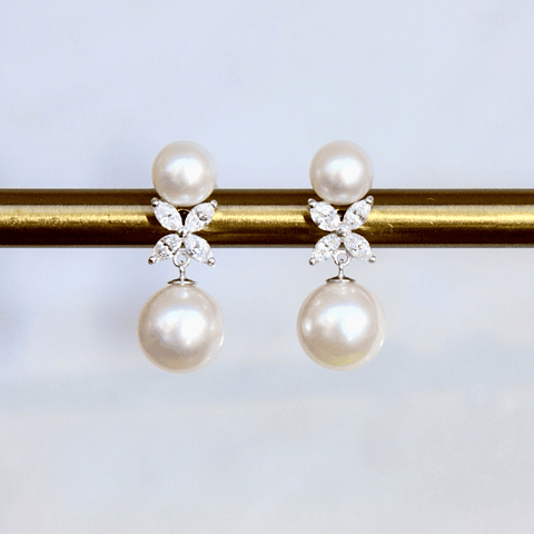 Aros Perlas y Diamantes en Oro Amarillo 18K