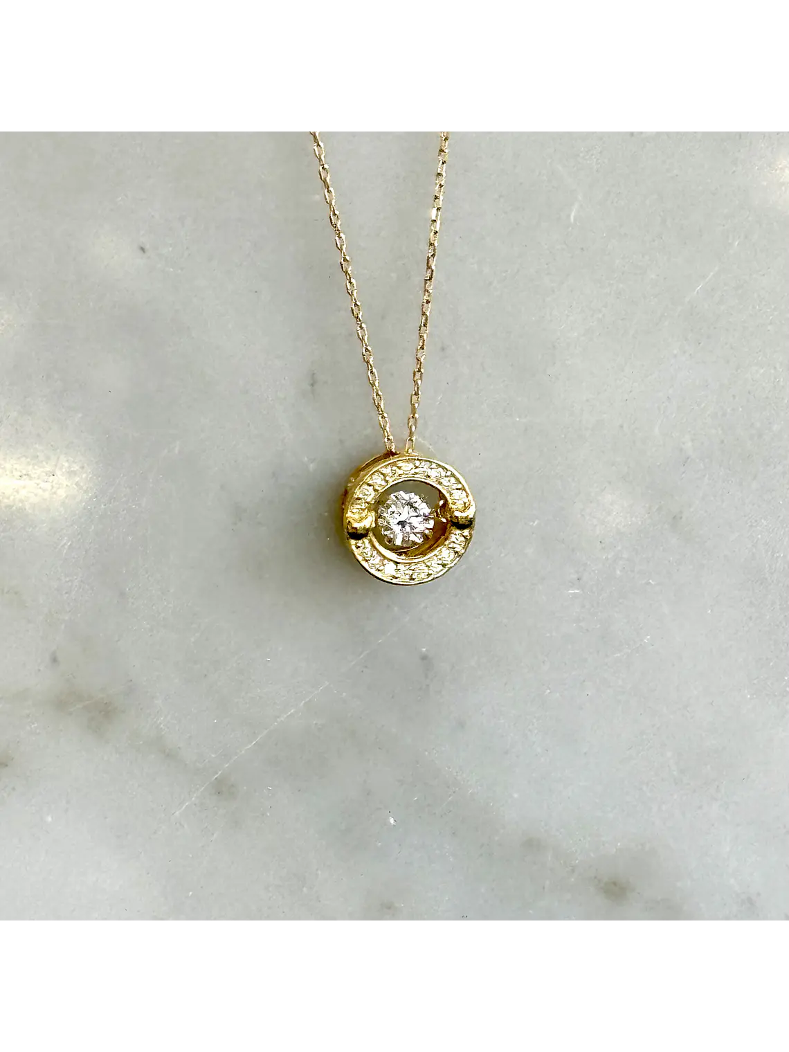 Exclusivos Puntos de Luz 2.0 Dancing Diamond Diamantes con Movimiento Autónomo Oro Amarillo 18K 3