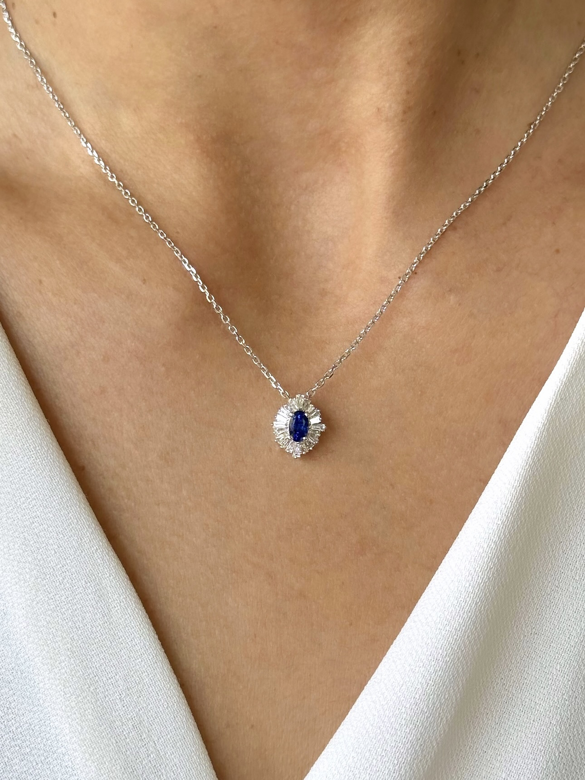 Collar Zafiro y Diamantes Baguette en Oro Blanco 18K 2