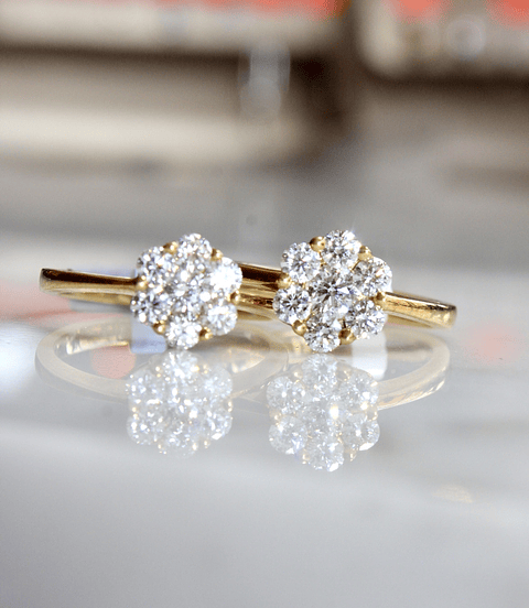 Precioso Anillo Maxi Roseta 1.0 Ct Diamantes y Oro Amarillo 18K