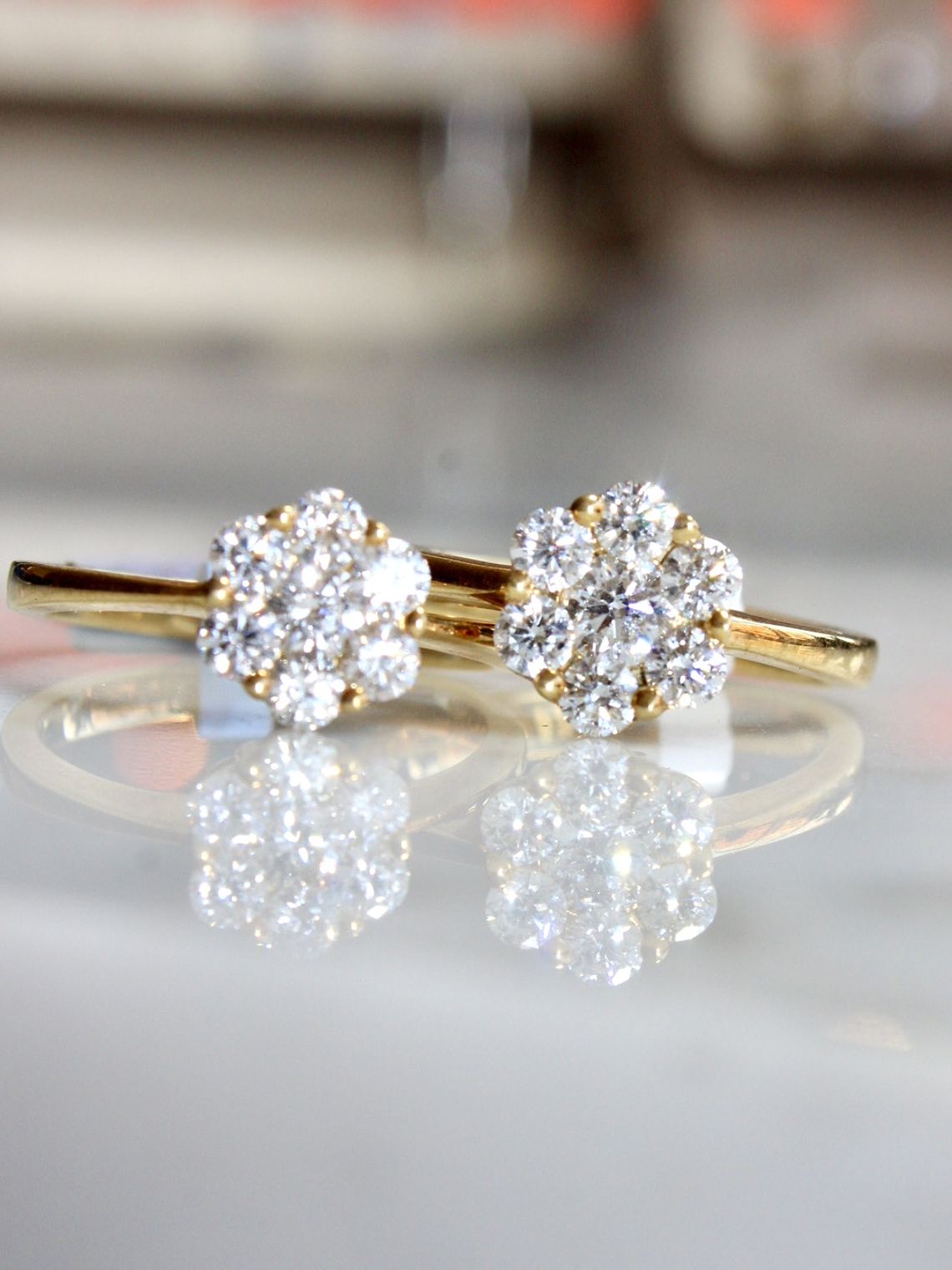 Precioso Anillo Maxi Roseta 1.0 Ct Diamantes y Oro Amarillo 18K 2