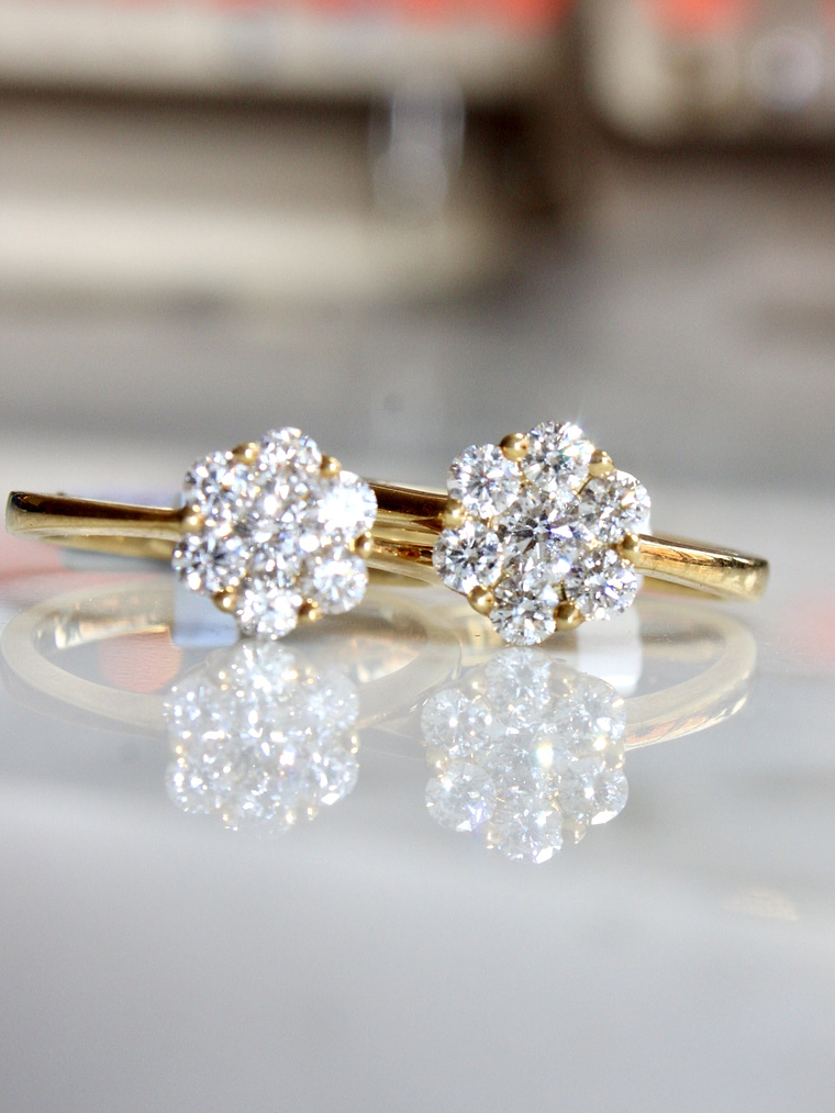 Precioso Anillo Maxi Roseta 1.0 Ct Diamantes y Oro Amarillo 18K 2