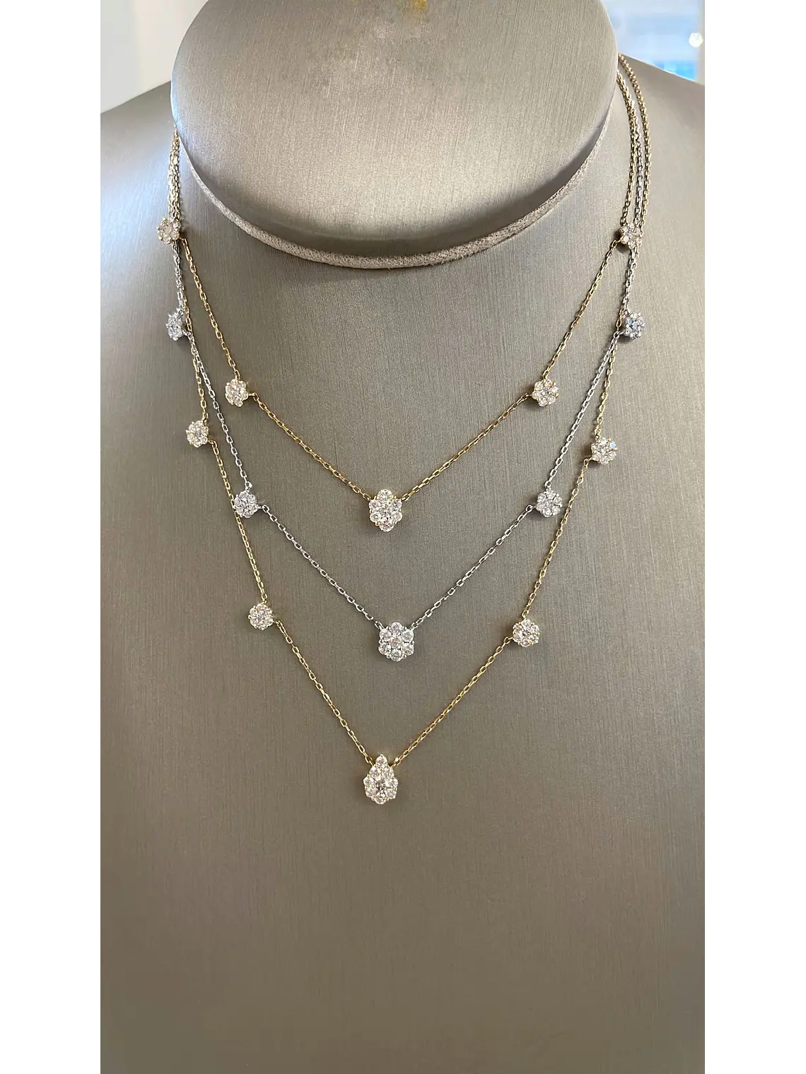 Collar Rosetas Diamantes 100 Puntos Oro Blanco 18K 3