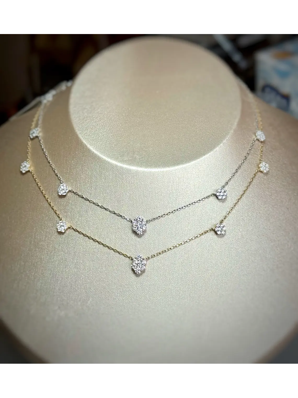 Collar Rosetas Diamantes 100 Puntos Oro Blanco 18K 4