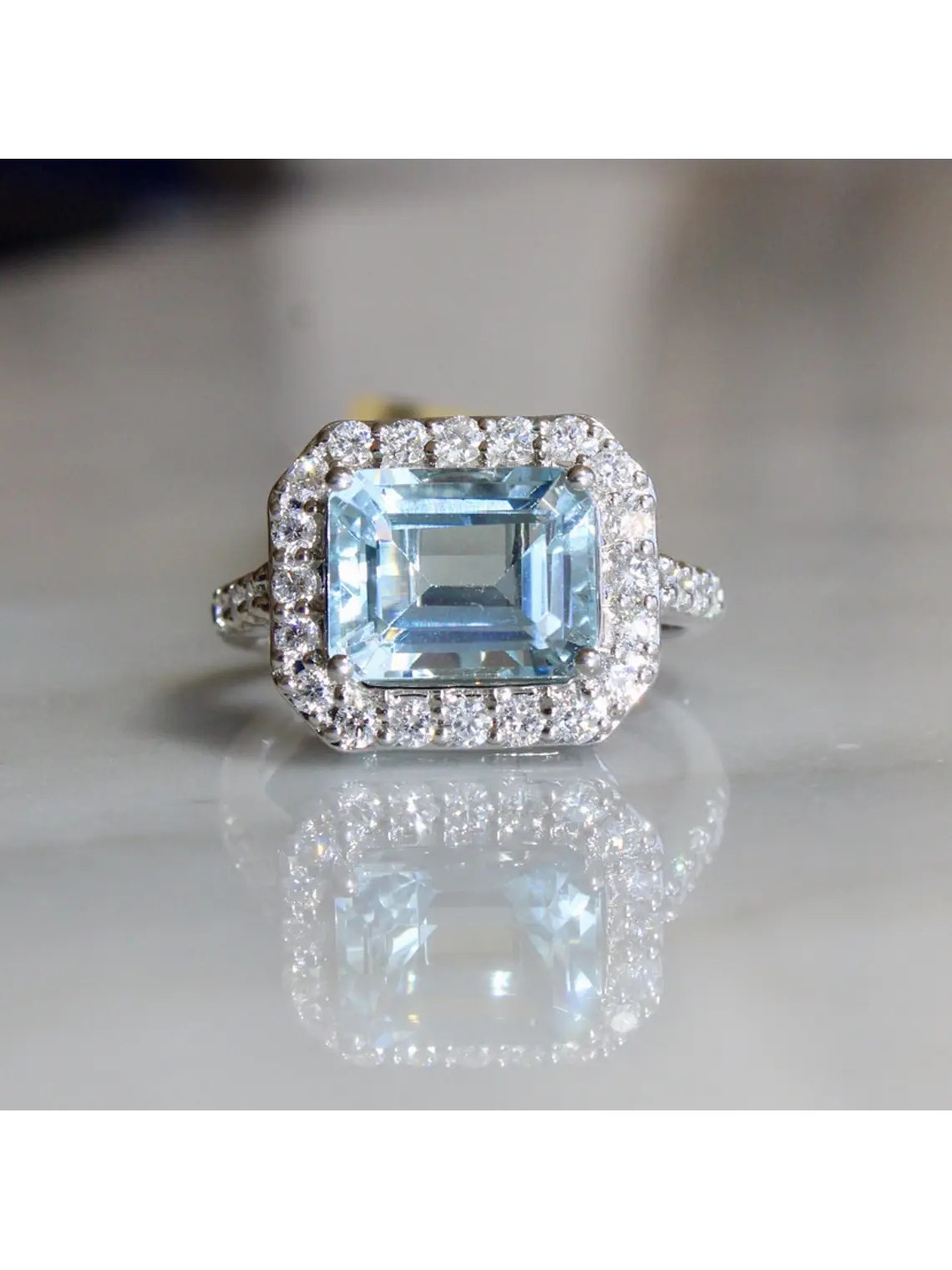 Gran Maxi Anillo Aguamarina y Diamantes en Platino 2