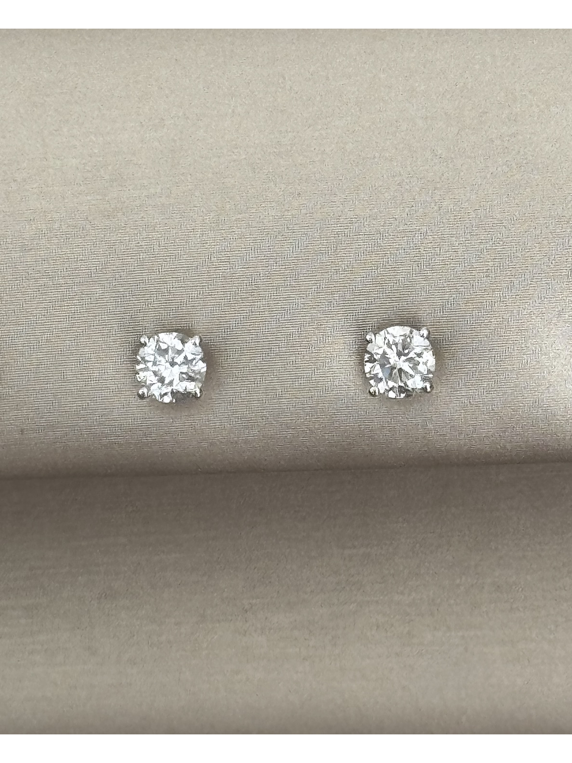 Aros Punto de Luz Diamantes 1 Ct 100 puntos en Oro Blanco 18K 4