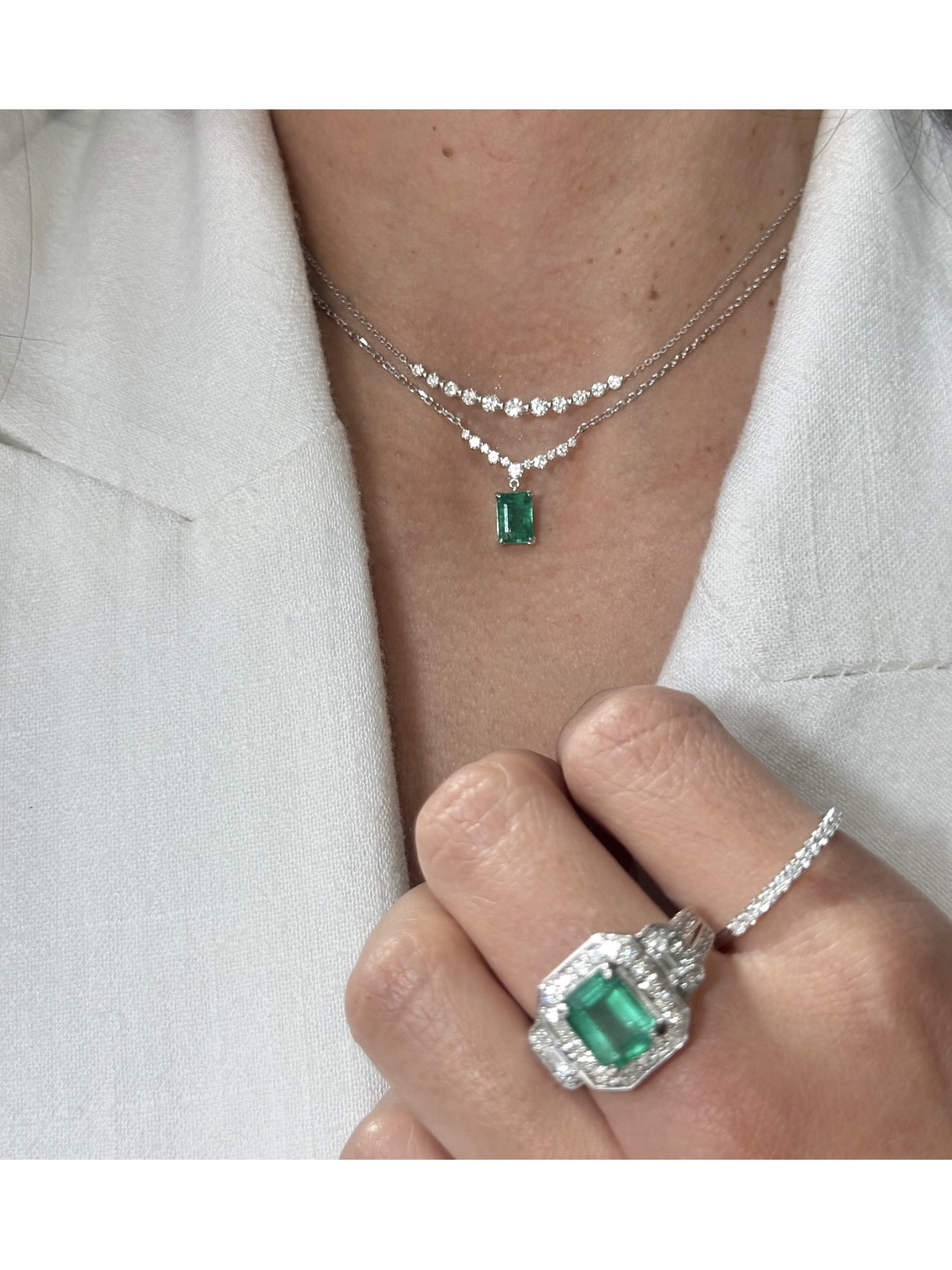 Collar Gran Esmeralda y Diamantes en Oro Amarillo 18K 2