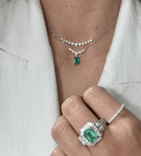 Collar Gran Esmeralda y Diamantes en Oro Amarillo 18K