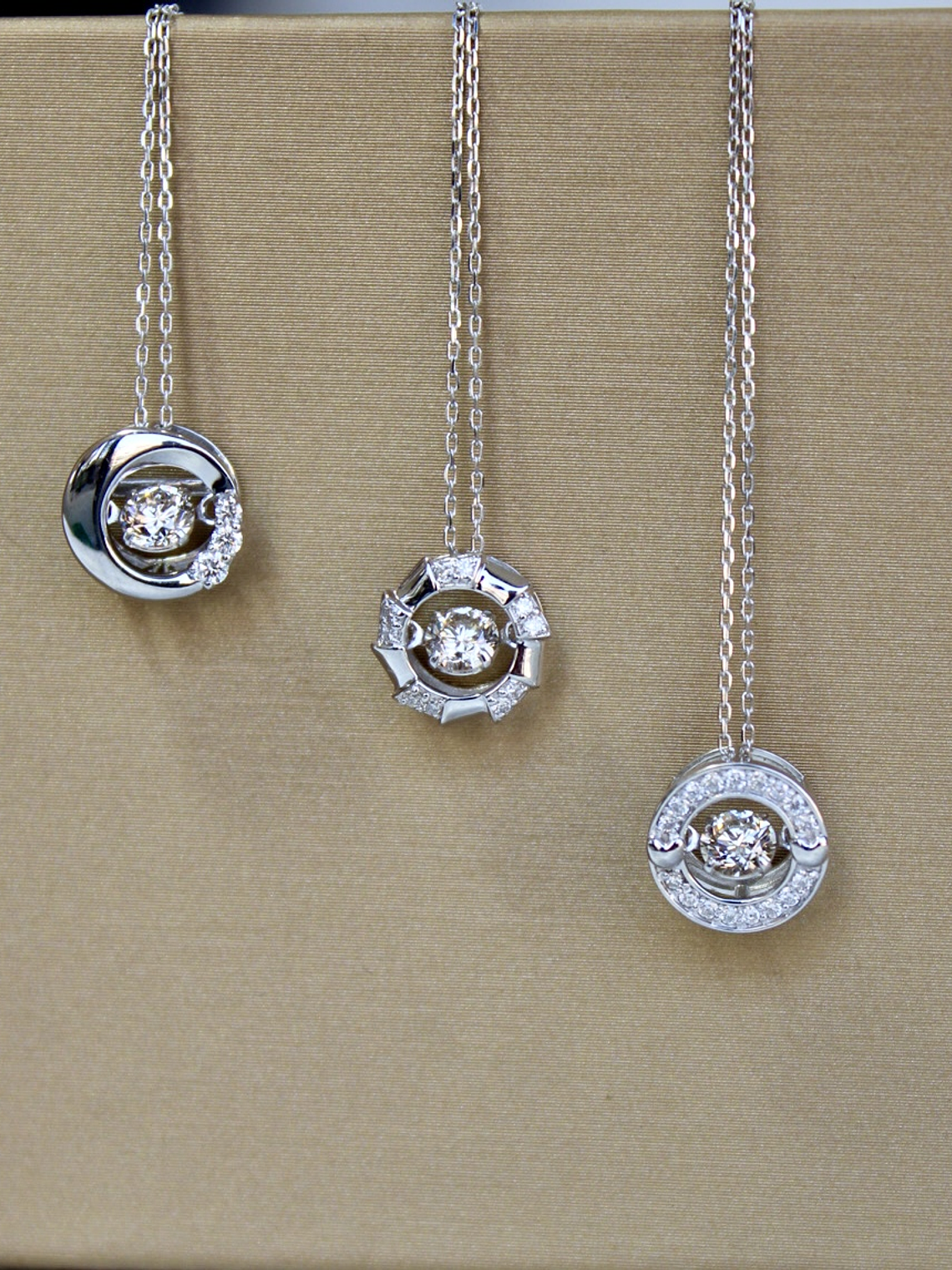 Exclusivos Puntos de Luz 2.0 Dancing Diamond Oro Blanco 18K 4