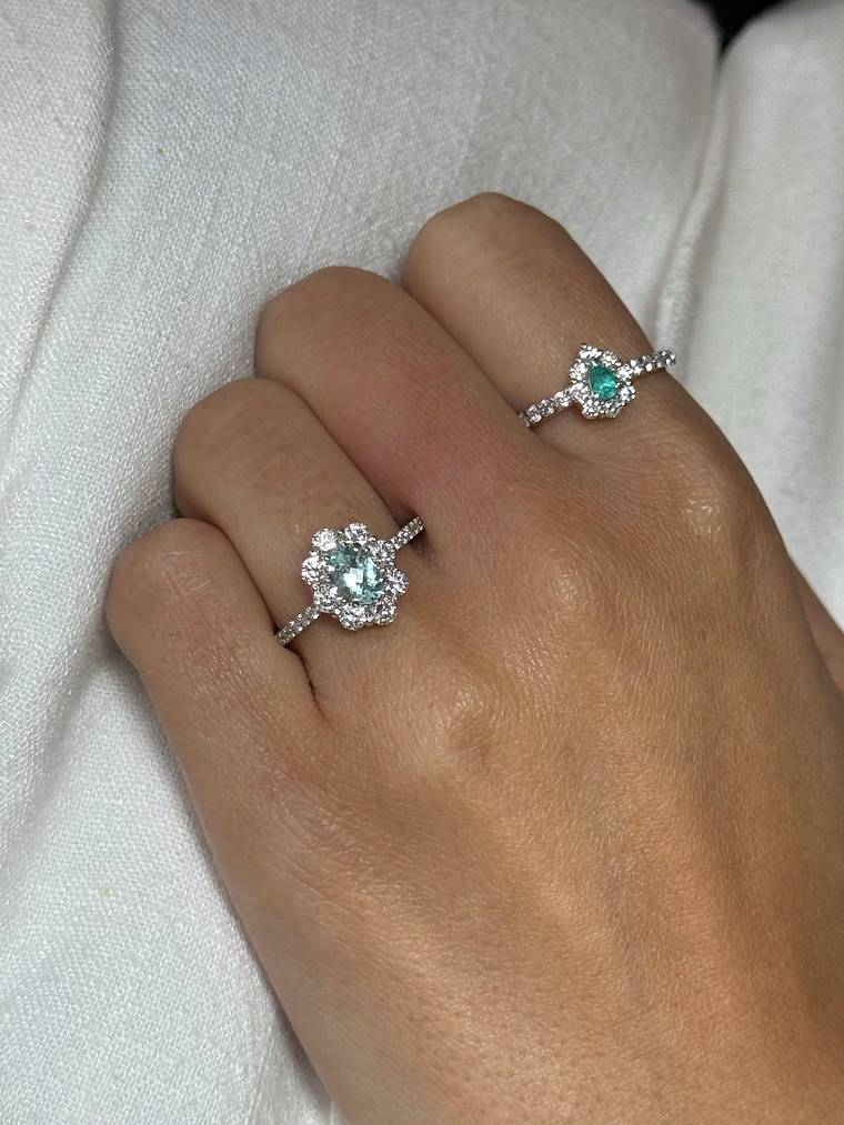 Precioso Anillo Turmalina Paraíba Natural Halo de Diamantes en Oro Blanco 18K 2