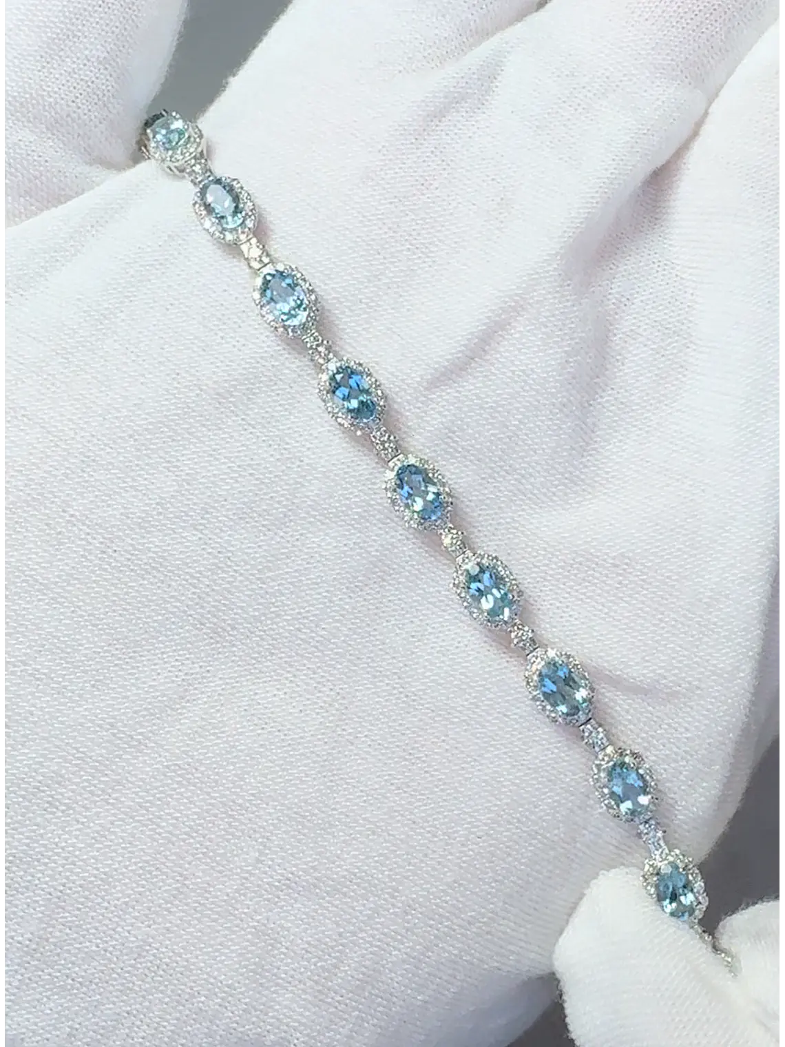 Maravilloso Brazalete Aguamarinas y Diamantes en Platino 2