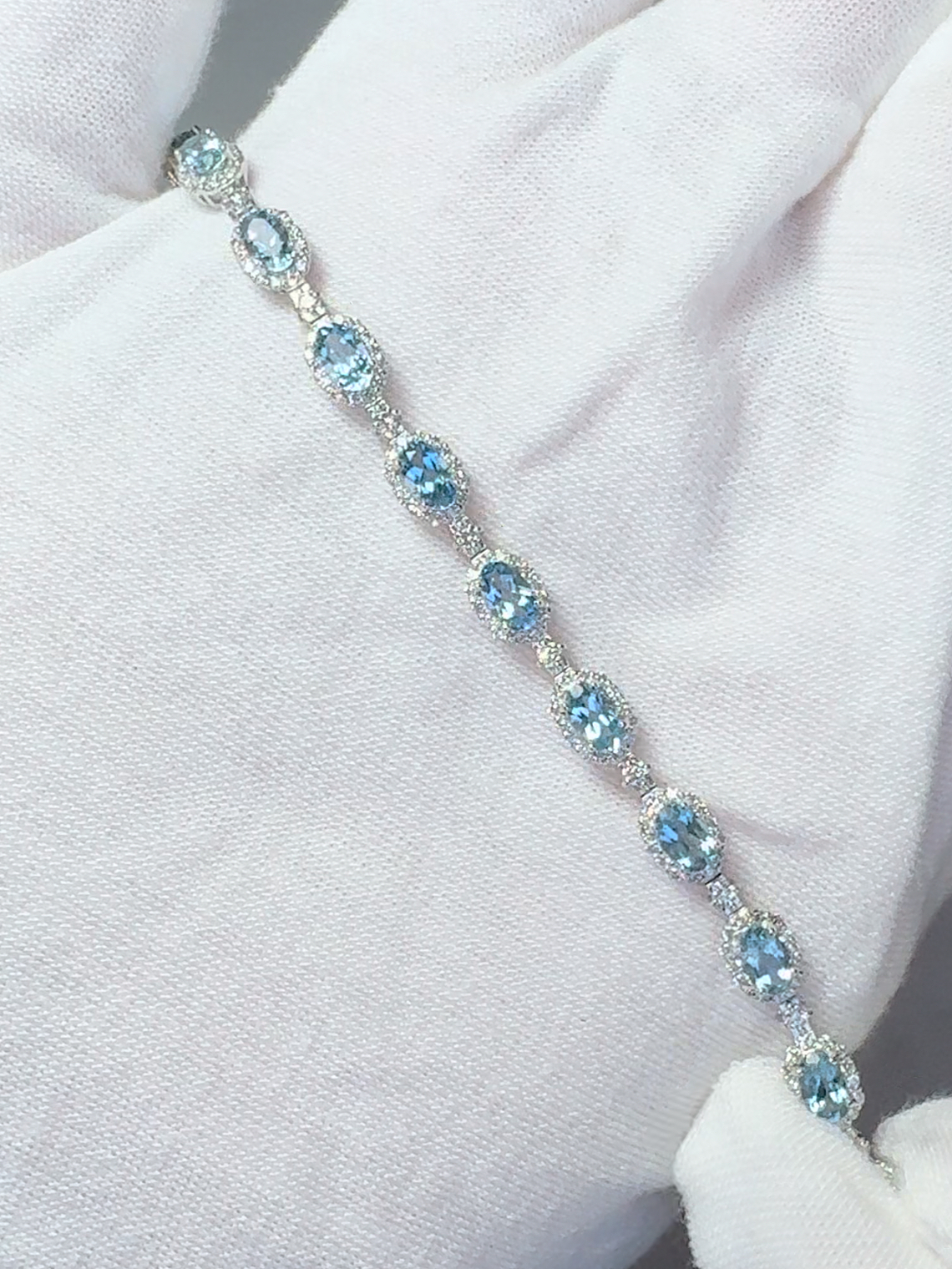 Maravilloso Brazalete Aguamarinas y Diamantes en Platino 2