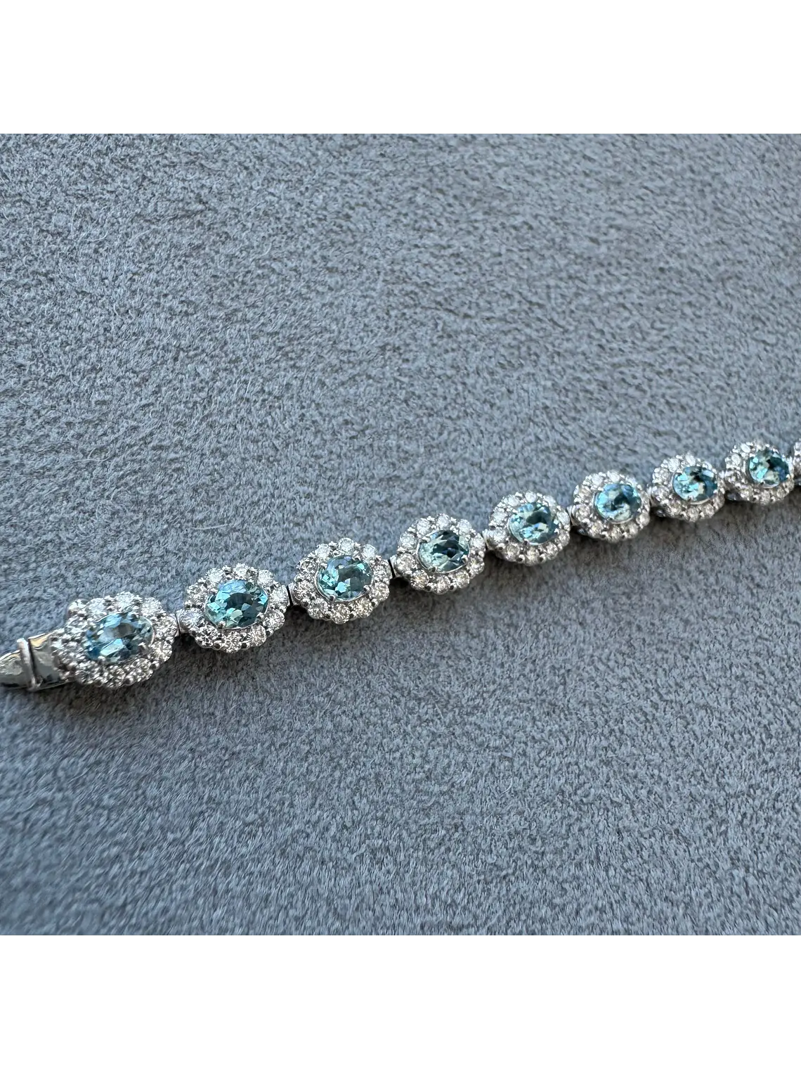 Maravilloso Brazalete Aguamarinas y Diamantes en Platino 3