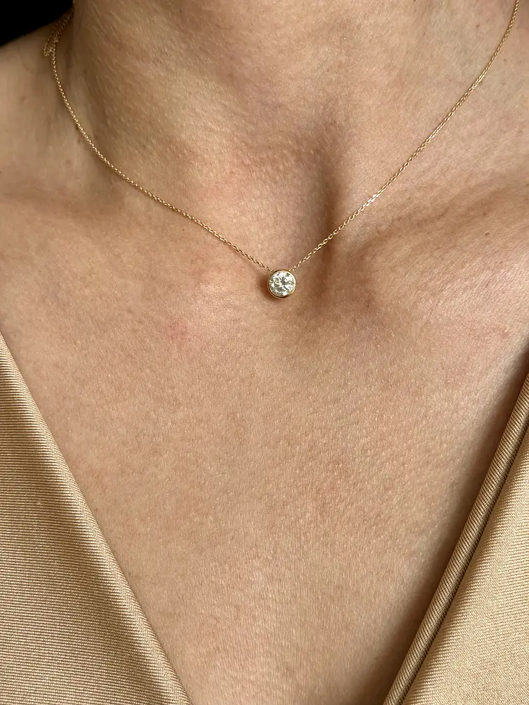 Collar Punto de Luz Gran Diamante en Oro Amarillo 18K 3