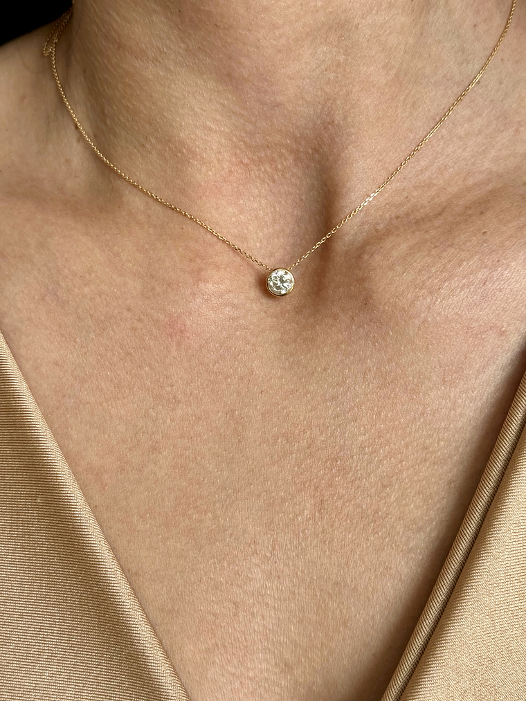 Collar Punto de Luz Gran Diamante en Oro Amarillo 18K 3