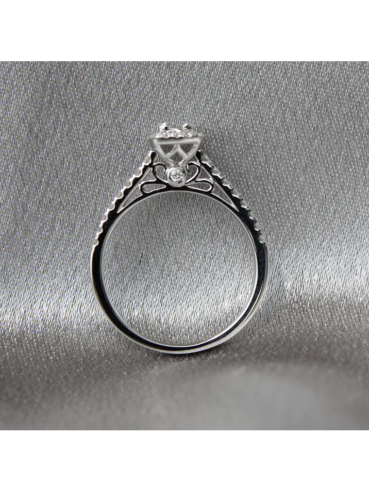 Exclusivo Anillo Solitario Diamantes Baguette Oro Blanco 18K 5