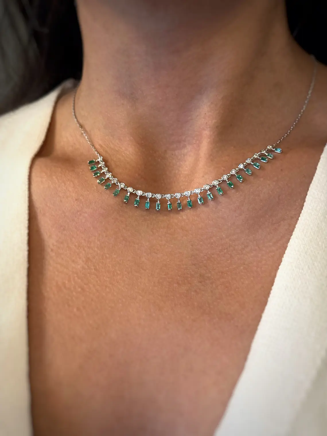 Collar Esmeraldas Colgantes y Diamantes en Oro Blanco 18K 2