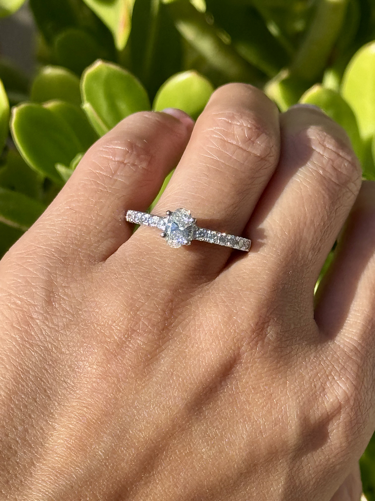 Anillo Solitario Diamante Ovalado Certificado GIA Platino 2