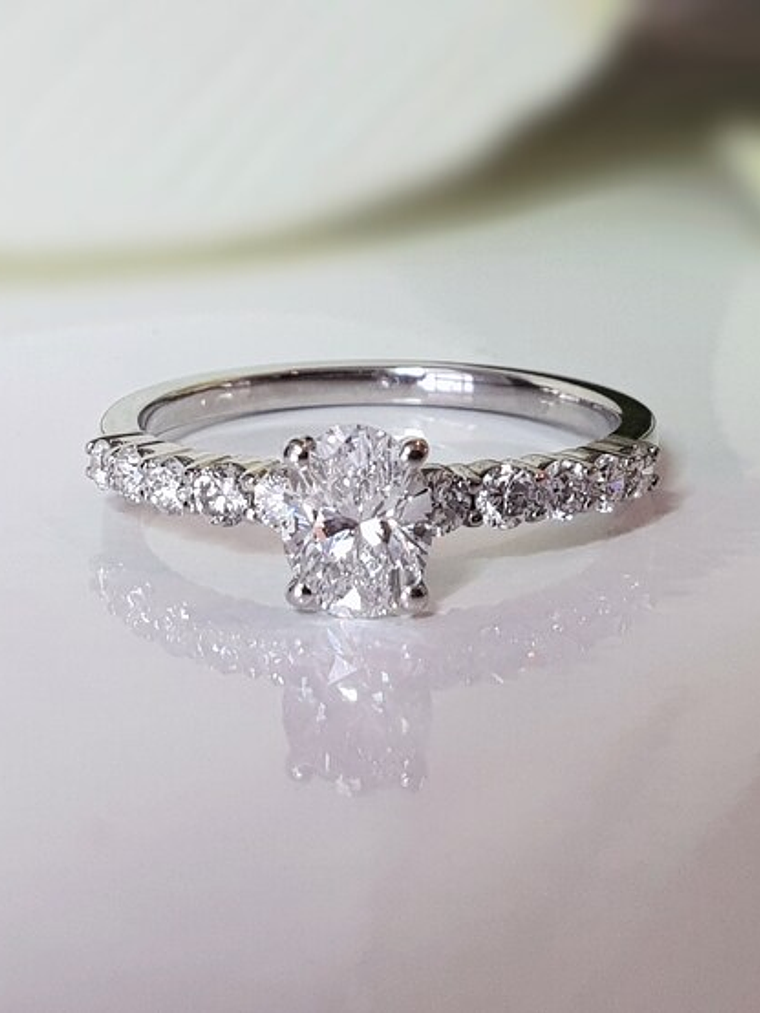 Anillo Solitario Diamante Ovalado Certificado GIA Platino 1