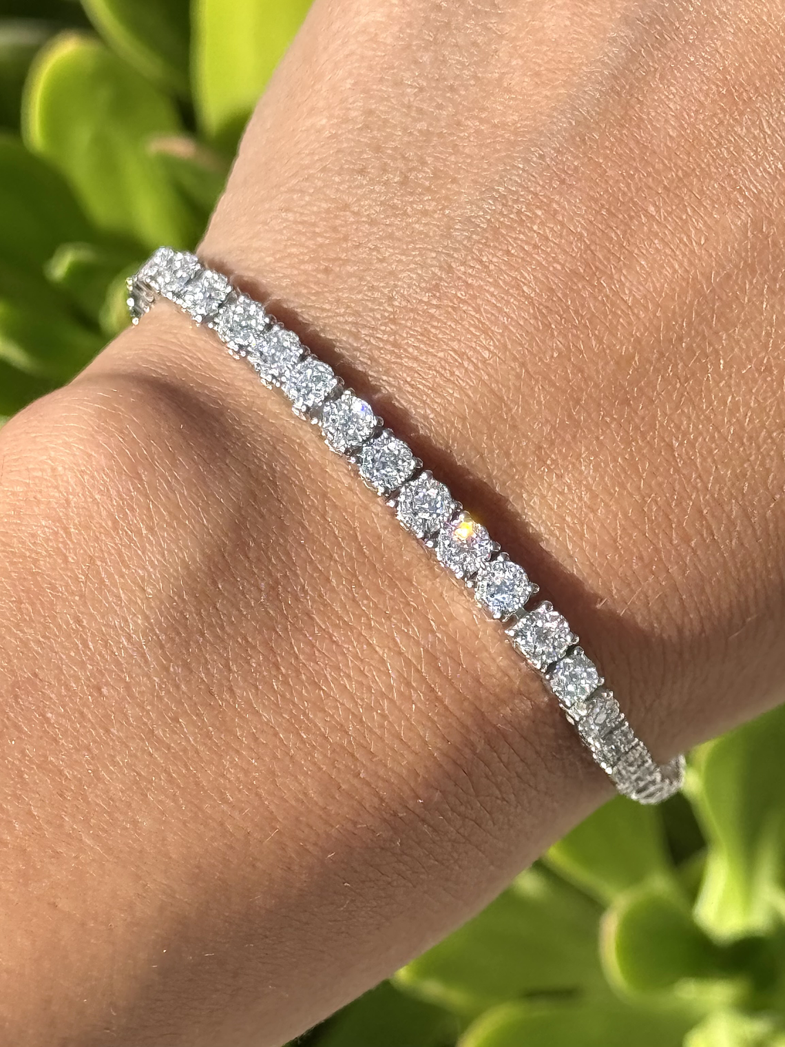 Maravillosa Pulsera Rosetas Diamantes en Oro Blanco 18K 1