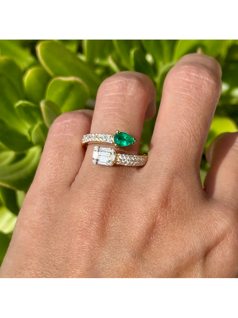 Anillo Preciosa Esmeralda y Diamantes en Oro Amarillo 18K 1