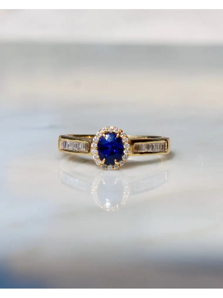 Elegante Anillo Zafiro Azul Oval Diamantes Baguette Oro Amarillo 18K 4