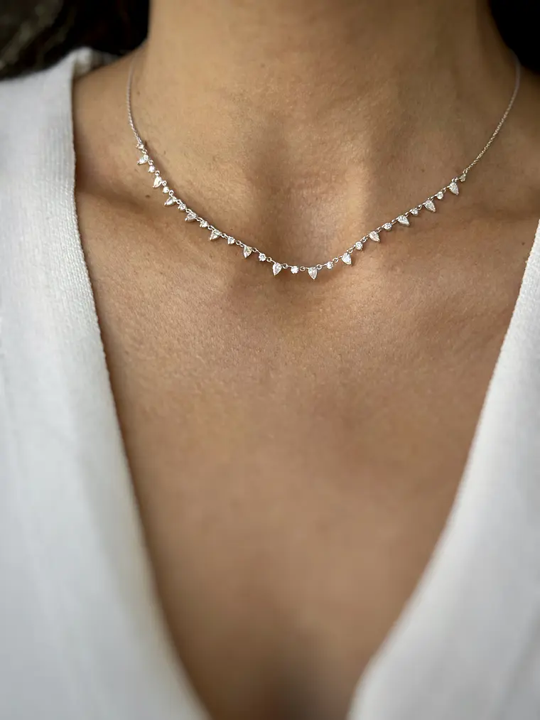 Exclusivo Collar Diamantes Corte Gota en Oro Blanco 18K 3