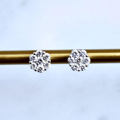 Aros Rosetas Medianas Diamantes en Oro Blanco 18K