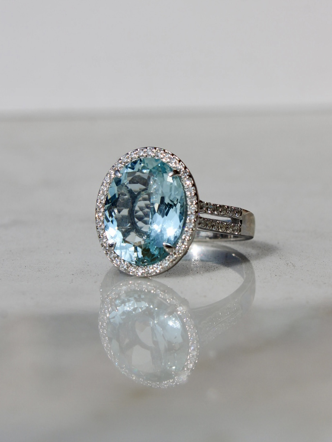 Gran Maxi Anillo Aguamarina y Diamantes en Oro Blanco 18K 5