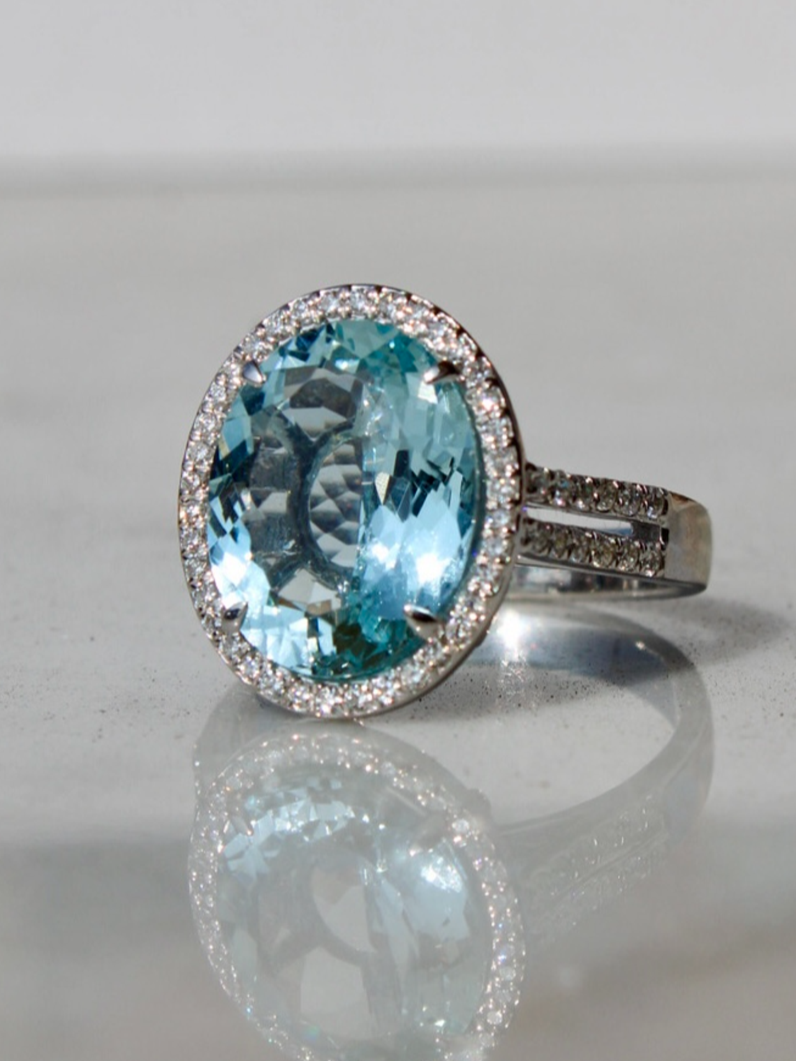 Gran Maxi Anillo Aguamarina y Diamantes en Oro Blanco 18K 1