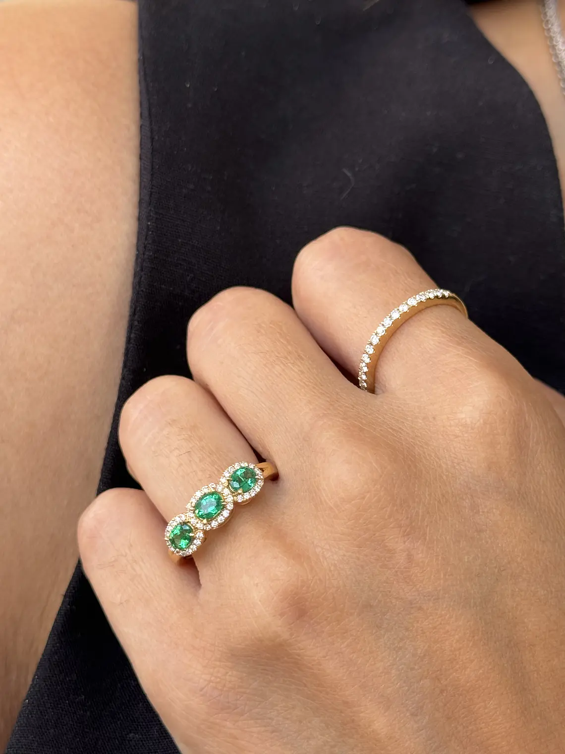 Anillo Tricillo Preciosas Esmeraldas y Diamantes en Oro Amarillo 18K 2