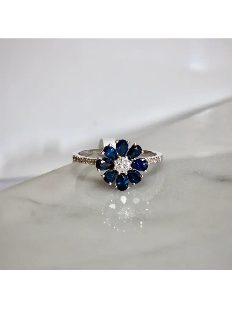 Anillo Flor de Zafiros Azules y Brillantes en Oro Blanco 18K 1