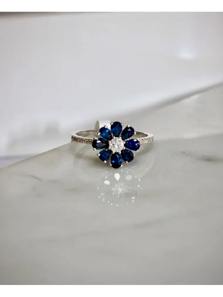 Anillo Flor de Zafiros Azules y Brillantes en Oro Blanco 18K 2