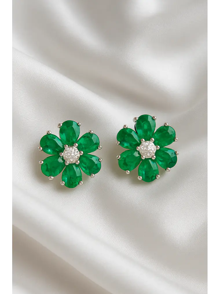 Maravillosos Aros Flor Esmeraldas y Diamantes en Oro Blanco 18K 3