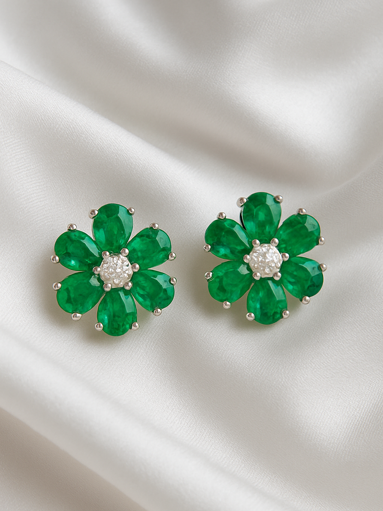 Maravillosos Aros Flor Esmeraldas y Diamantes en Oro Blanco 18K 3