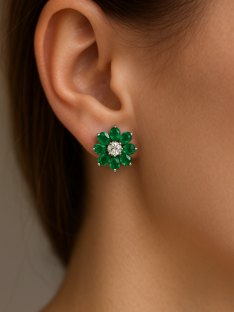 Maravillosos Aros Flor Esmeraldas y Diamantes en Oro Blanco 18K 4
