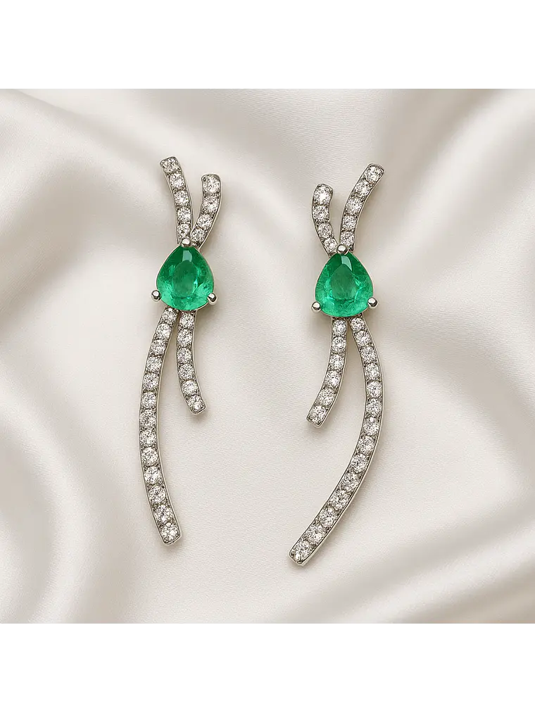 Maravillosos Aros Lazo Esmeraldas y Diamantes en Oro Blanco 18K 1