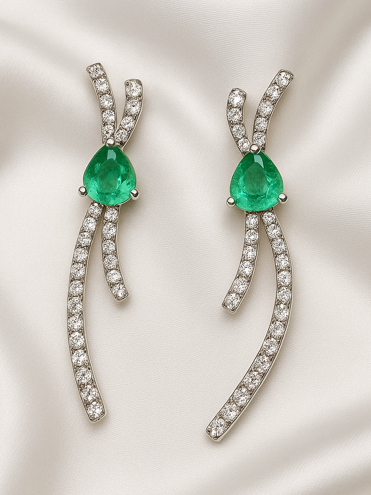 Maravillosos Aros Lazo Esmeraldas y Diamantes en Oro Blanco 18K 1