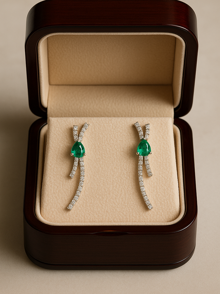 Maravillosos Aros Lazo Esmeraldas y Diamantes en Oro Blanco 18K 3