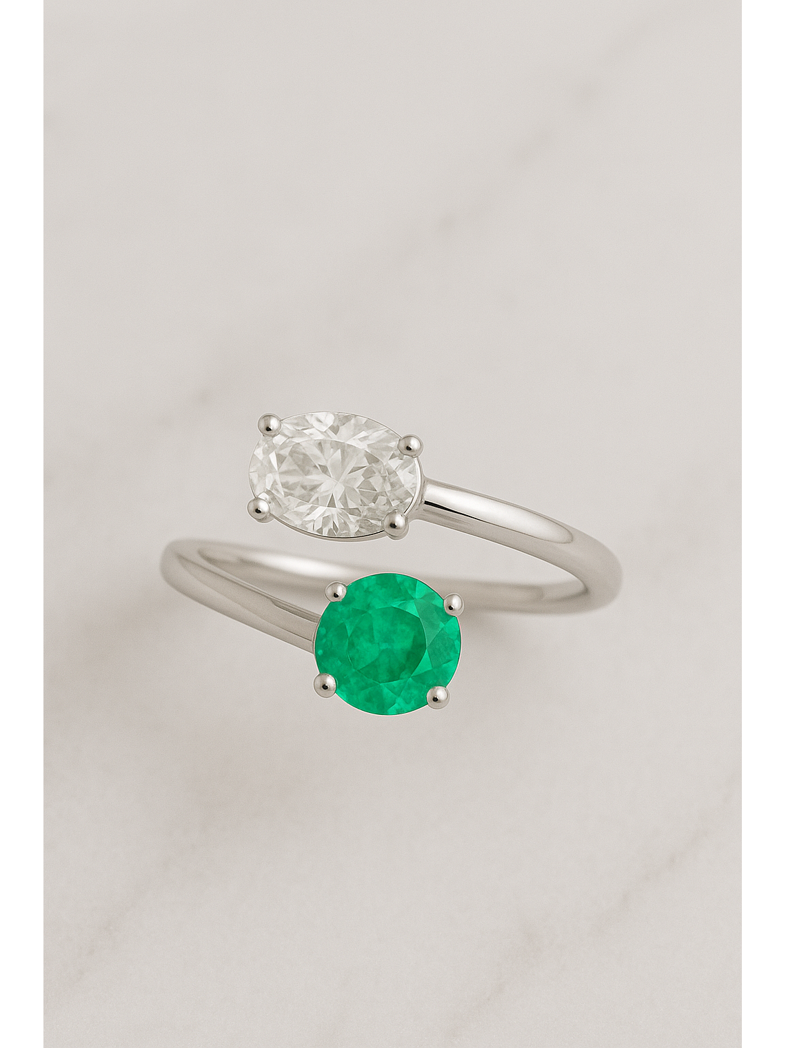 Anillo Preciosa Esmeralda y Diamante en Oro Blanco 18K 2